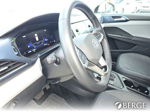 Used 2024 Volkswagen Taos SE FWD image 17