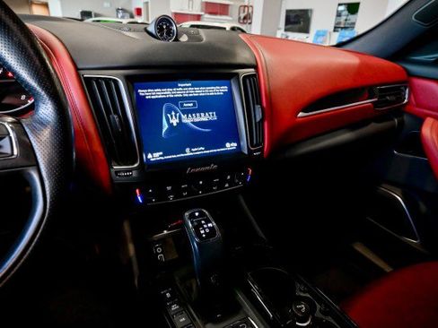 Used 2020 Maserati Levante image 33