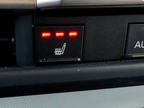 Used 2026 Toyota Sienna XLE FWD image 50