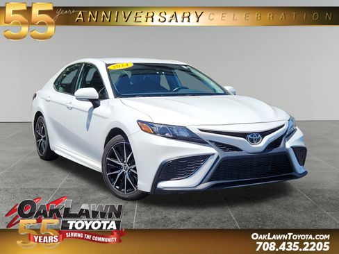 Certified 2024 Toyota Camry SE FWD image 1