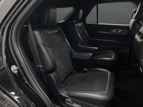 Used 2025 Ford Explorer ST image 33