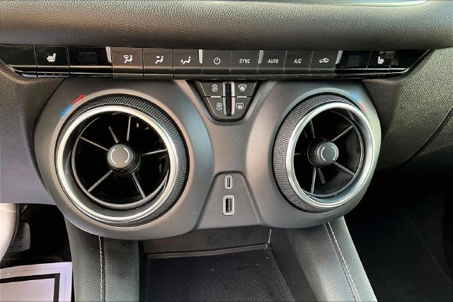 Used 2025 Chevrolet Blazer LT FWD image 32