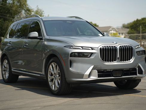 Used 2023 BMW X7 xDrive40i w/ Premium Package AWD/4WD image 7