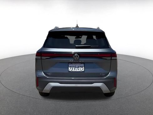 Used 2026 Volkswagen Tiguan SE AWD/4WD image 10