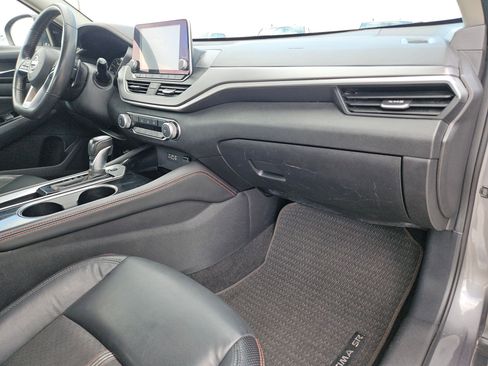 Used 2024 Nissan Altima 2.5 SR FWD image 28