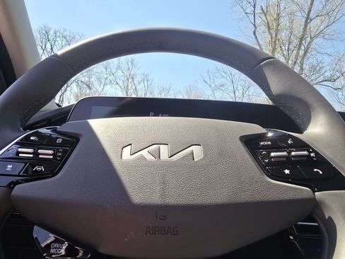 Certified 2025 Kia Niro EX FWD image 27