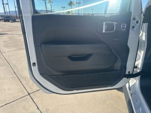 Used 2024 Jeep Wrangler Unlimited Rubicon 4xe image 19