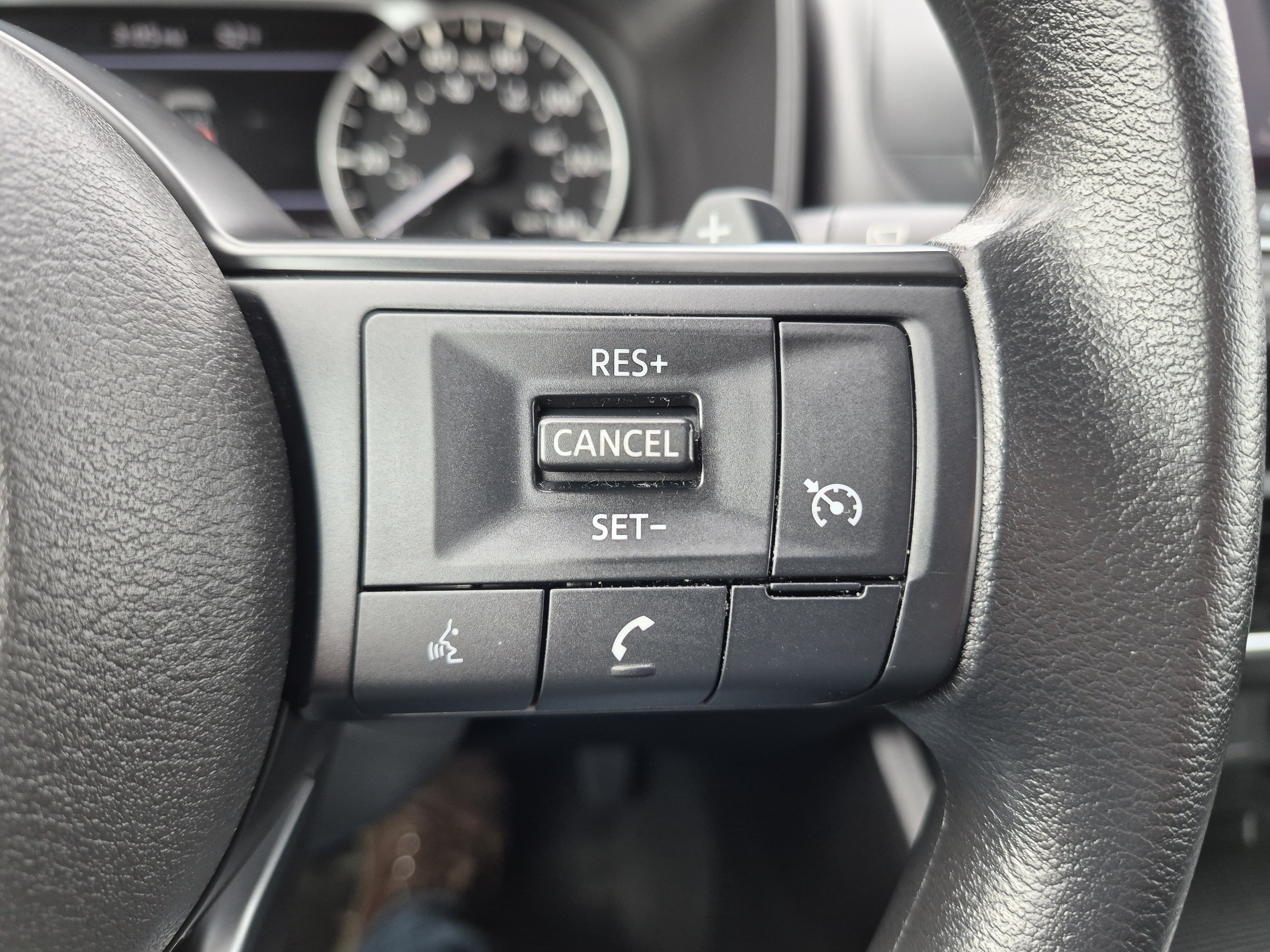 Used 2023 Nissan Rogue S AWD/4WD image 21