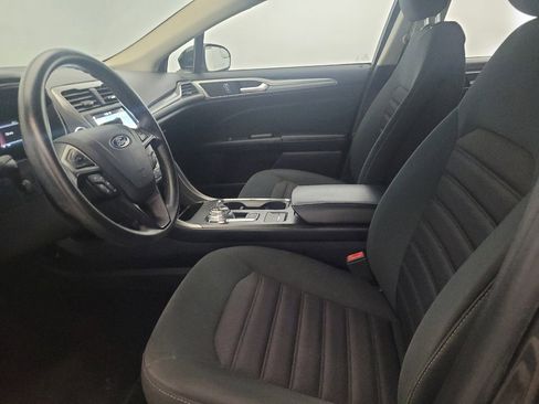 Used 2018 Ford Fusion SE w/ Fusion SE Technology Package FWD image 17