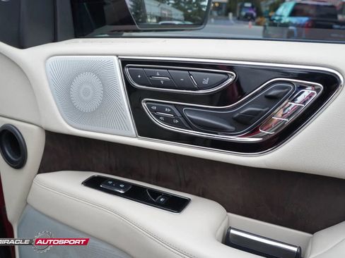 Used 2019 Lincoln Navigator L Reserve image 31