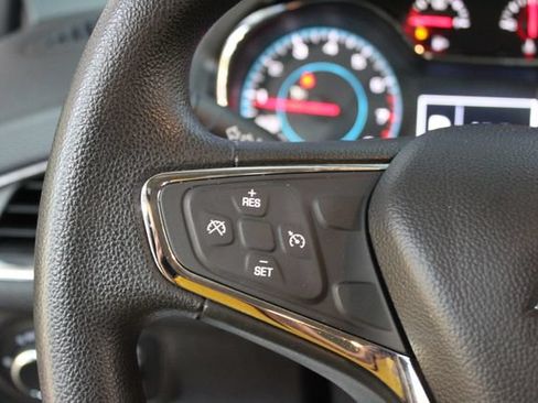 Used 2018 Chevrolet Cruze LT FWD image 16