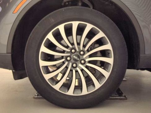 Used 2022 Lincoln Aviator AWD w/ Premium Package image 21