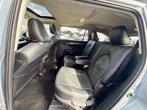 Used 2021 Toyota Highlander Limited image 26