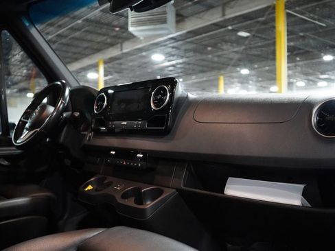 Used 2020 Mercedes-Benz Sprinter 2500 image 27
