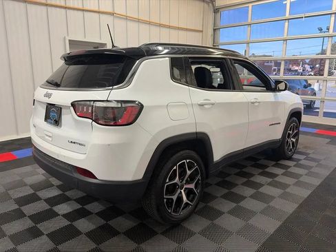 Used 2025 Jeep Compass Limited AWD/4WD image 4