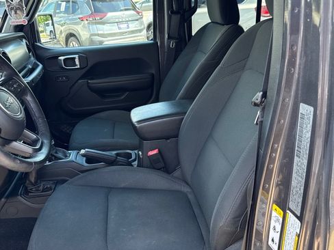 Used 2018 Jeep Wrangler Unlimited Sport S AWD/4WD image 6