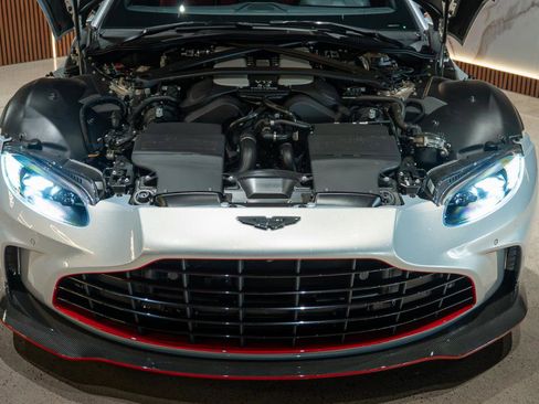 Used 2023 Aston Martin V12 Vantage RWD image 30