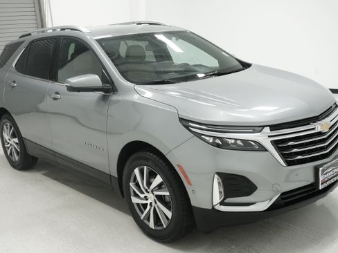 Used 2023 Chevrolet Equinox Premier FWD image 3