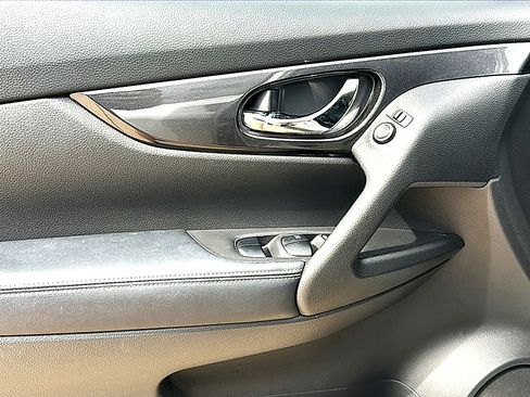 Used 2020 Nissan Rogue SV FWD image 9