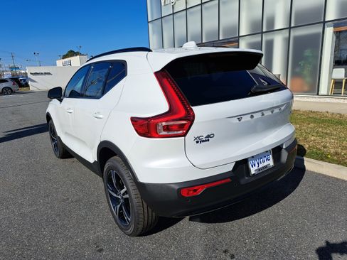New 2026 Volvo XC40 B4 Core w/ Climate Package image 4