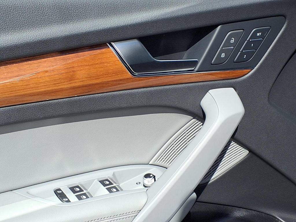 Used 2021 Audi Q5 Prestige AWD/4WD image 11