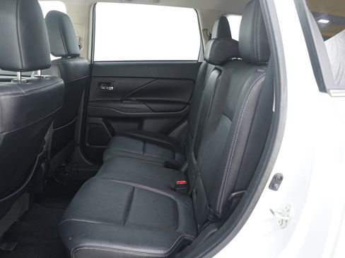 Used 2017 Mitsubishi Outlander SEL image 16