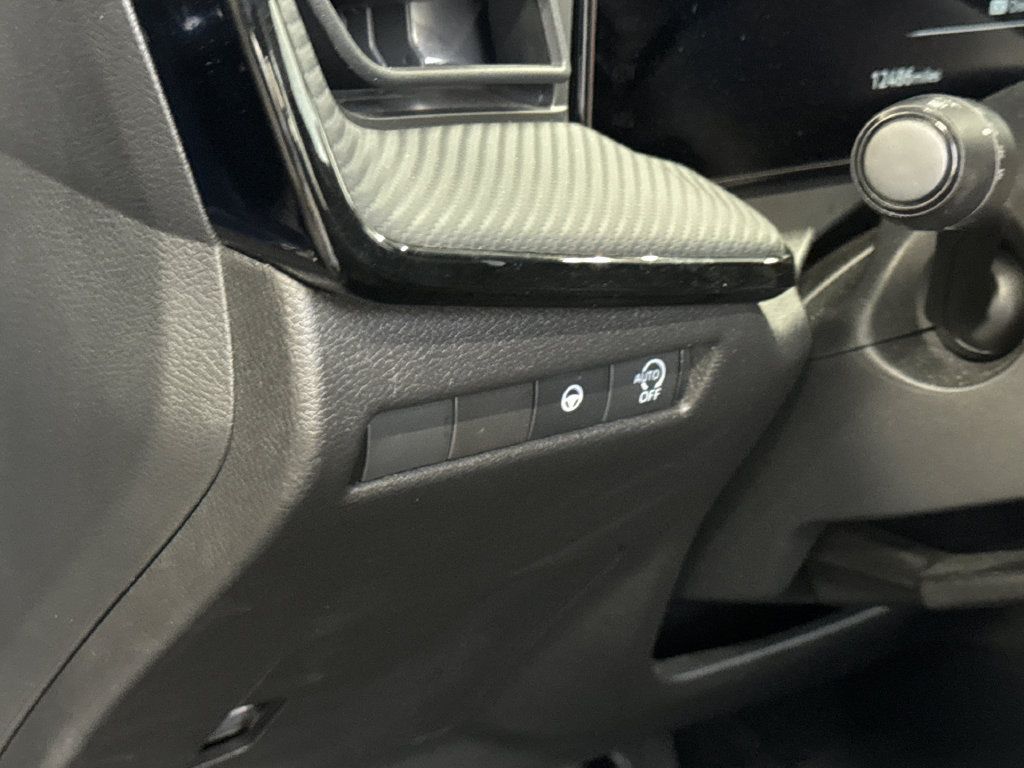 Used 2026 Nissan Kicks SR FWD image 22