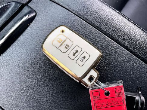 Used 2019 Toyota Highlander XLE FWD image 15