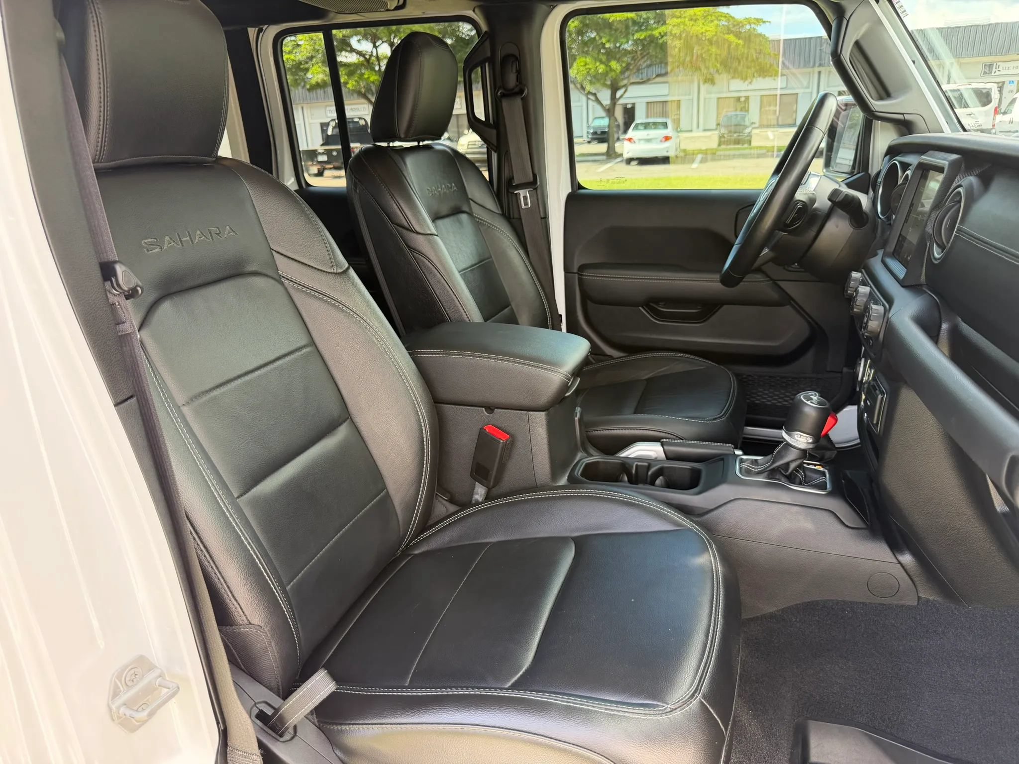 Used 2021 Jeep Wrangler Unlimited Sahara AWD/4WD image 38