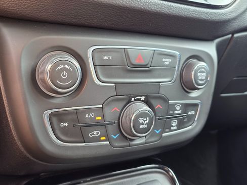 Used 2020 Jeep Compass Limited FWD image 31