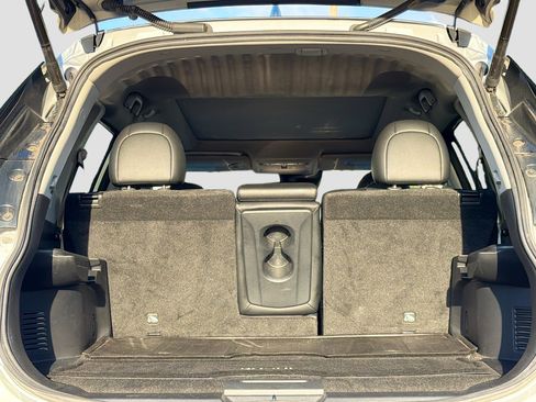 Used 2019 Nissan Rogue SL w/ Premium Package image 12