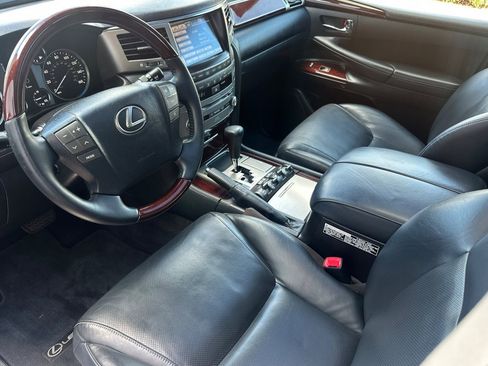 Used 2015 Lexus LX 570 4WD w/ Luxury Package image 11