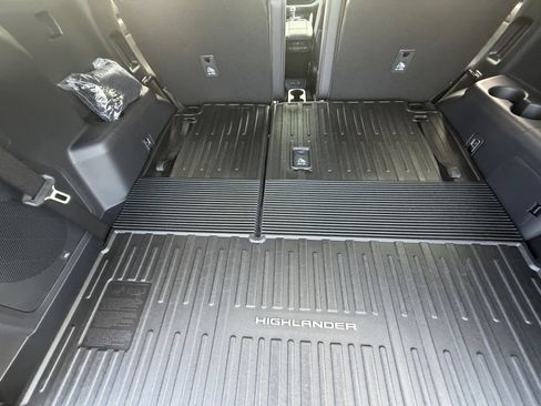 New 2026 Toyota Highlander Limited AWD/4WD image 16