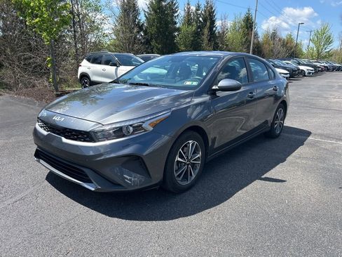 Used 2023 Kia Forte LXS FWD image 3