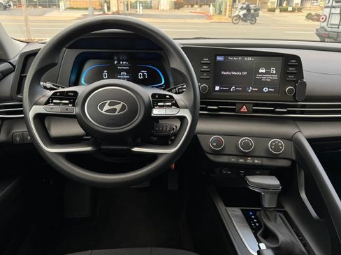 Used 2025 Hyundai Elantra SE FWD image 24