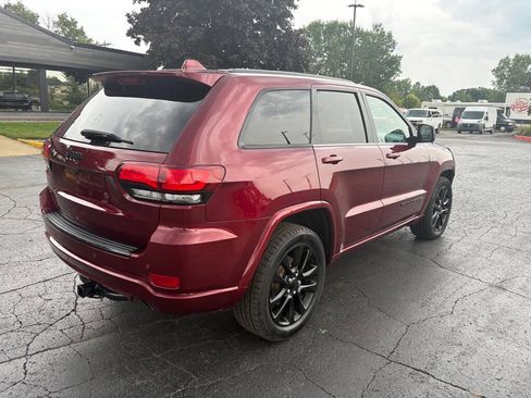 Used 2018 Jeep Grand Cherokee Altitude AWD/4WD image 7