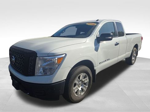 Used 2018 Nissan Titan SV w/ SV Convenience Package image 3