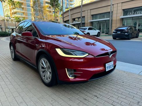 Used 2019 Tesla Model X 75D AWD/4WD image 2