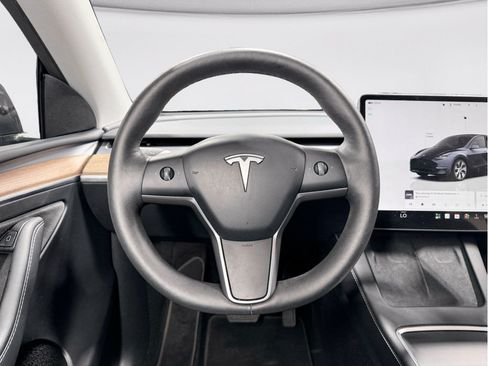 Used 2024 Tesla Model Y Long Range RWD image 8
