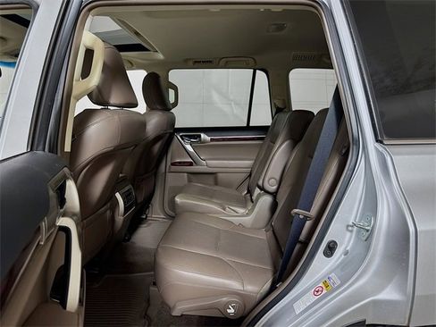 Used 2017 Lexus GX 460 image 24