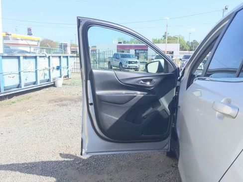 Used 2021 Chevrolet Equinox LT w/ Driver Convenience Package FWD image 15