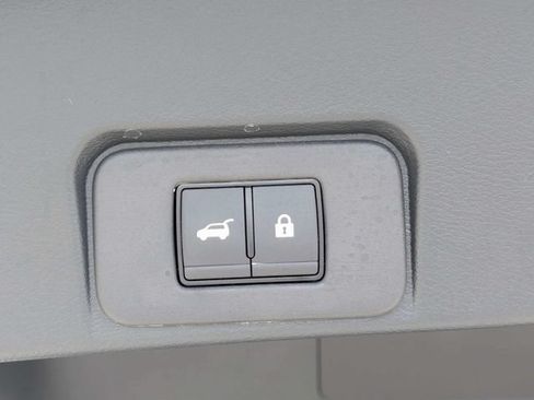 Used 2025 Nissan Rogue SL AWD/4WD image 13