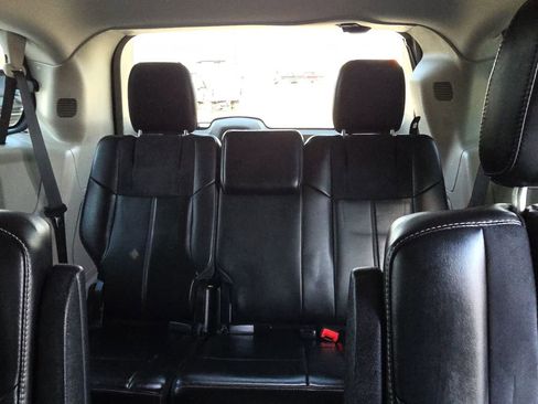 Used 2015 Chrysler Town & Country Limited Platinum image 12