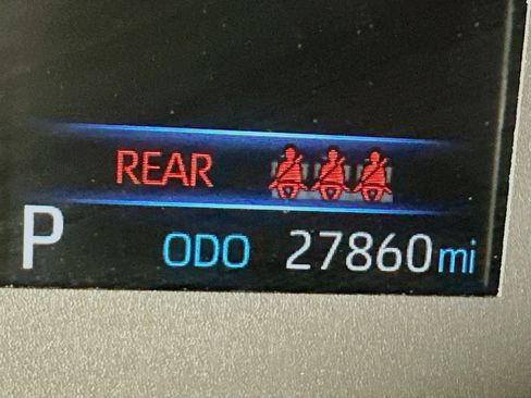 Used 2024 Toyota Corolla Cross LE image 19