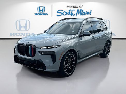 Used 2025 BMW X7 xDrive40i w/ M Sport Package image 3