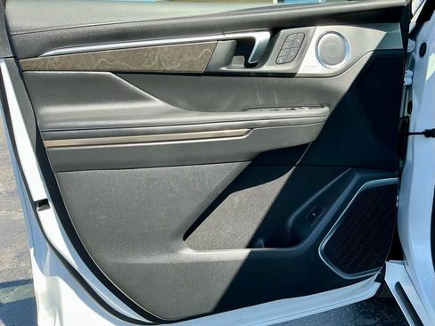 Used 2025 Buick Enclave Avenir w/ Super Cruise Package image 42