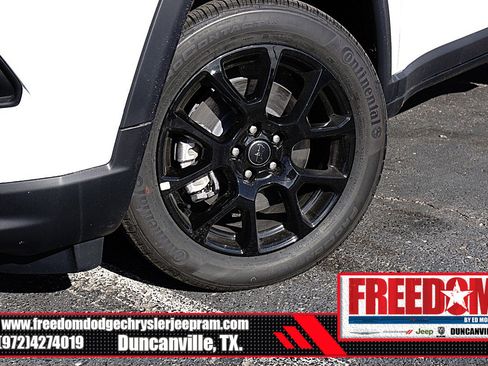 New 2026 Jeep Compass Latitude image 9