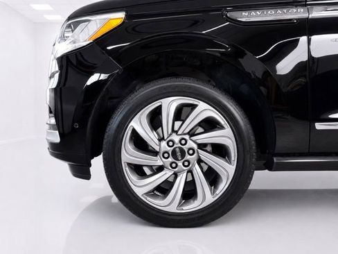 Used 2022 Lincoln Navigator L Reserve AWD/4WD image 10