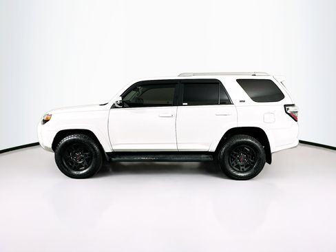 Used 2018 Toyota 4Runner SR5 Premium image 4