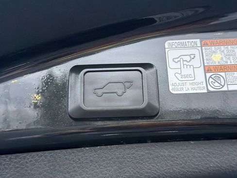 Used 2016 Toyota RAV4 XLE image 19